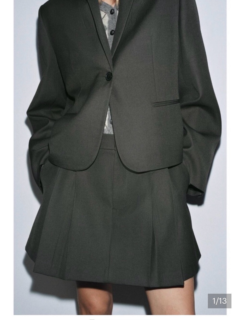 PLEATED SHORT SKIRT ZW COLLECTION
KHAKI. SIZE MEDIUM